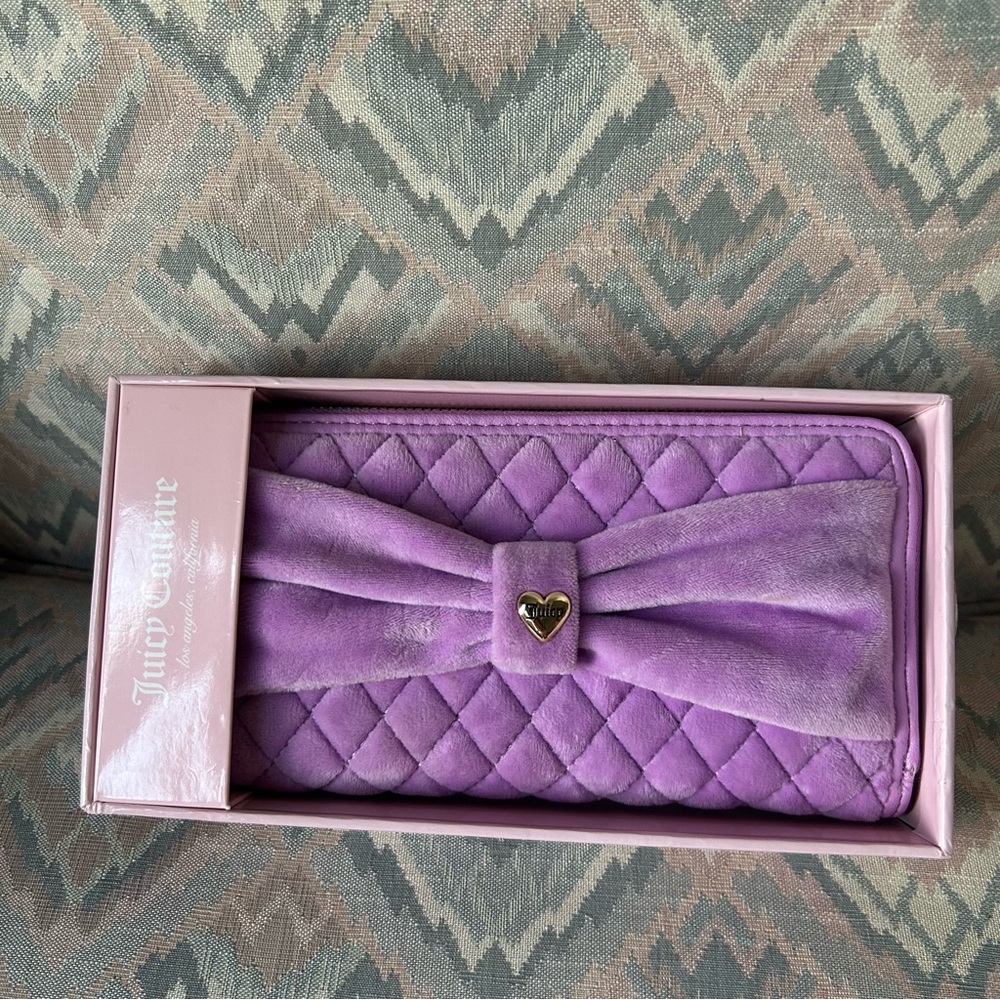Juicy Couture Tied with a Bow Large Zip Around Wallet in Violet Tulle Velour NEW